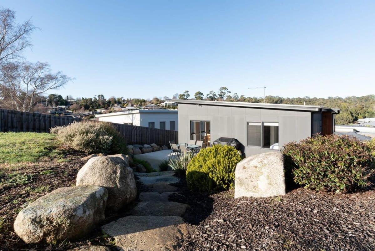 Villa Modern & Convenient In Newstead à Launceston Extérieur photo